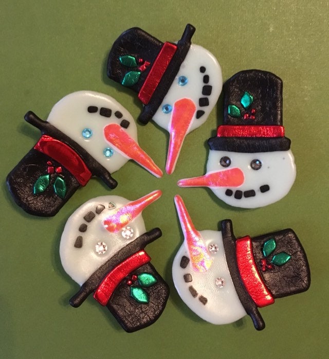 Geschmolzene Kunststoff Schneemann Brosche Geschmolzene Kunststoff Schneemann Brosche von CynthiaRaeCratsley
