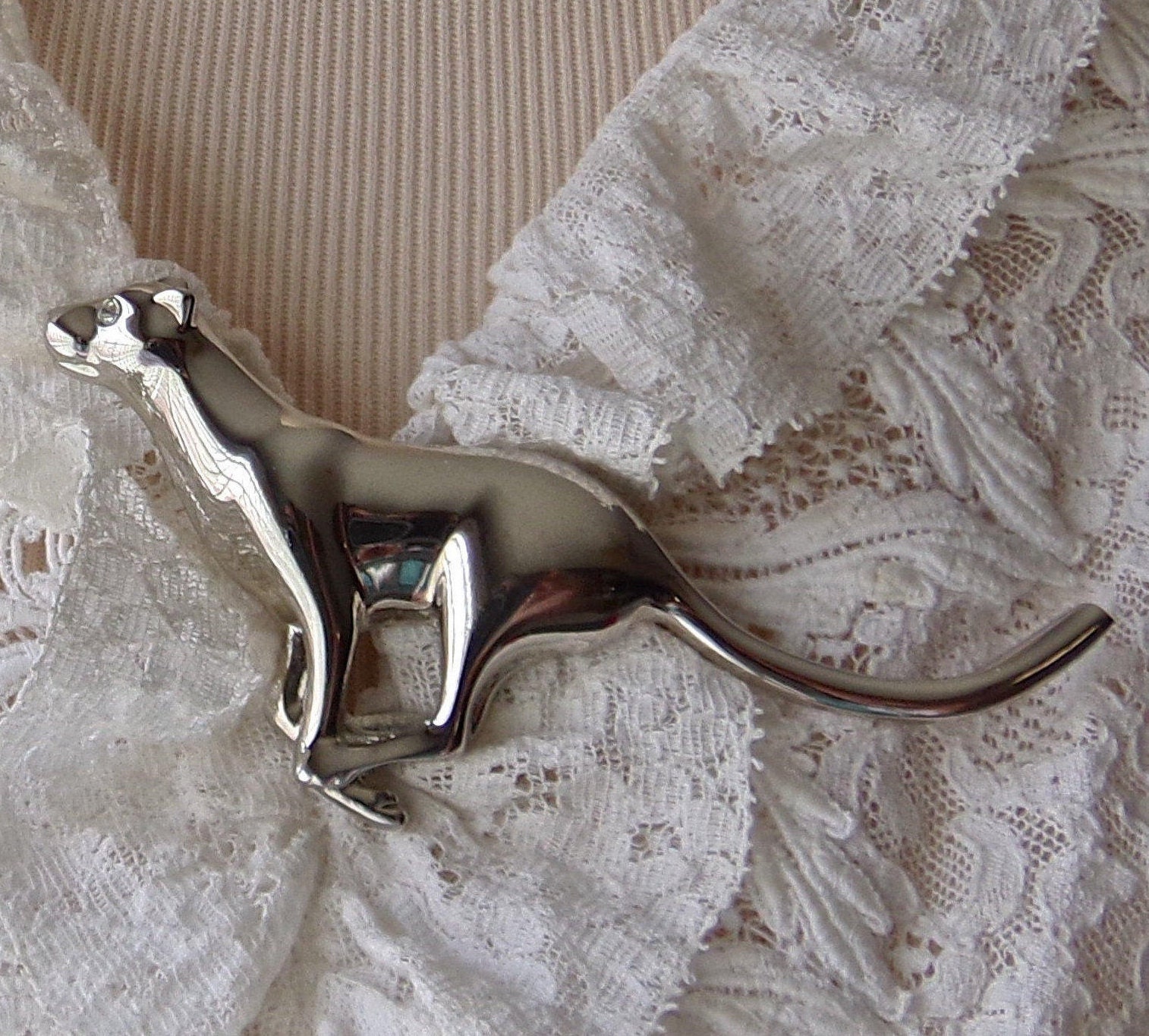 Vintage Brosche, Gepard, Sleek, Chrom, Anstecker Vintage Brosche, Gepard, Sleek, Chrom, Anstecker von CynthiasAttic