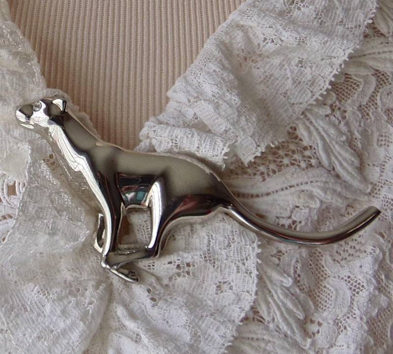 Vintage Brosche, Gepard, Sleek, Chrom, Anstecker von CynthiasAttic