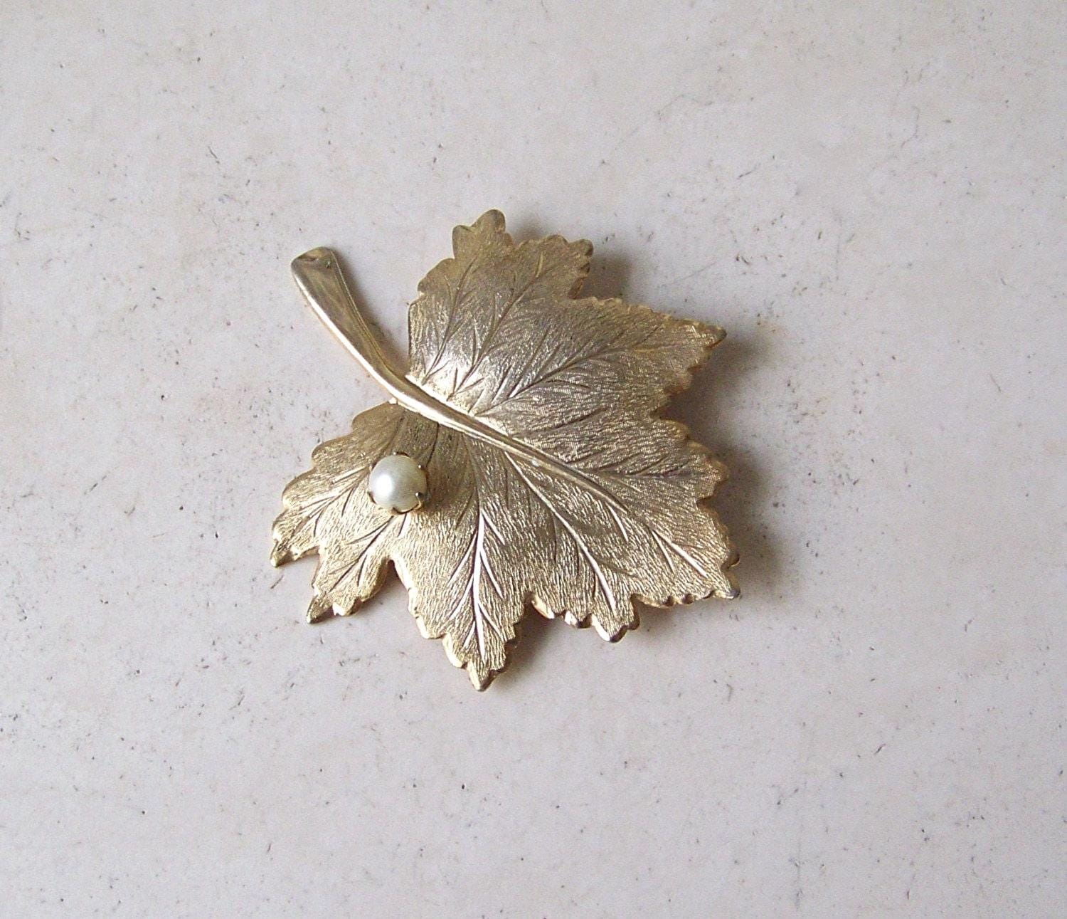 Vintage Sarah Coventry Maple Leaf Brosche Vintage Sarah Coventry Maple Leaf Brosche von CynthiasAttic