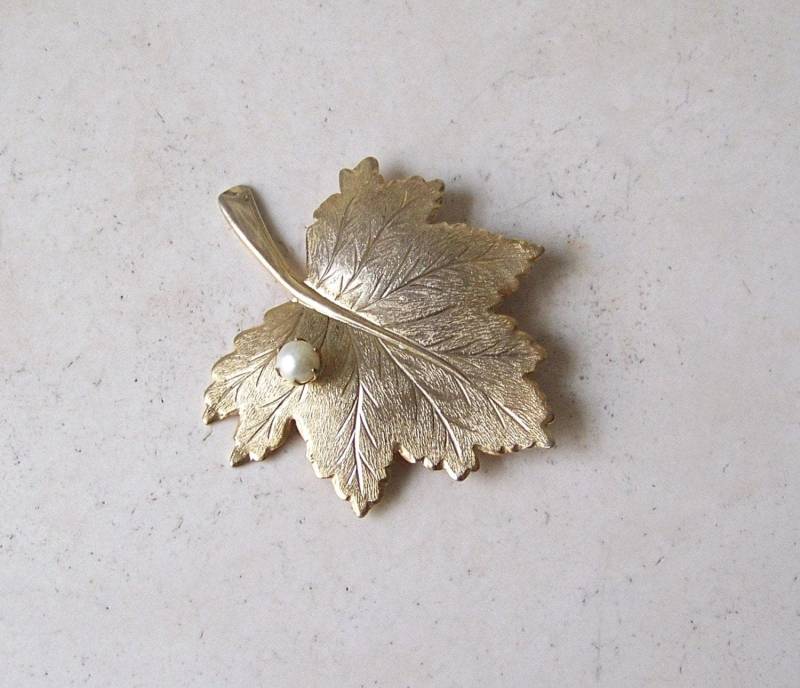 Vintage Sarah Coventry Maple Leaf Brosche von CynthiasAttic