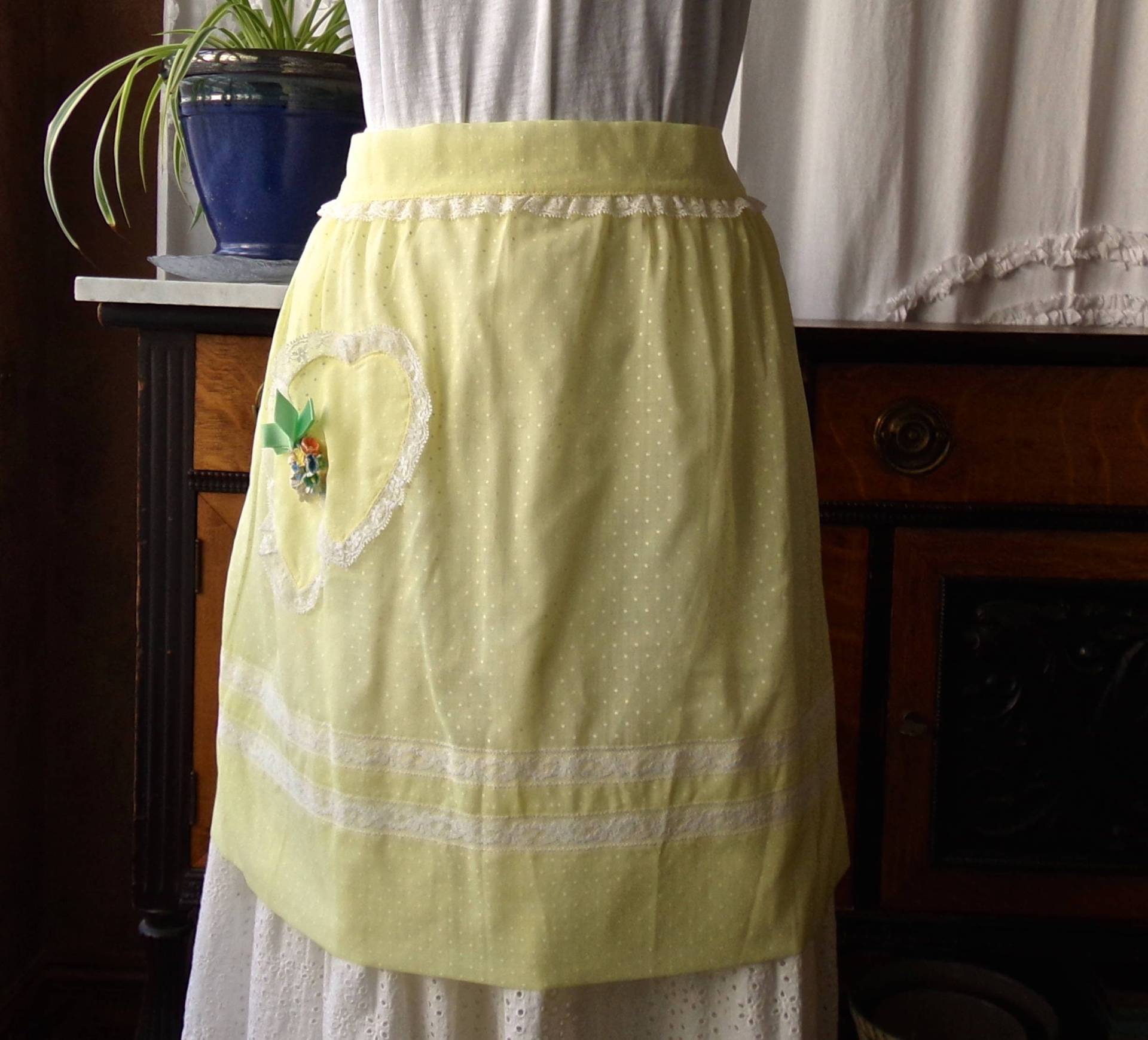 Vintage Schürze Gelb Tupfen Retro Küche 50Er Jahre Vintage Schürze Gelb Tupfen Retro Küche 50Er Jahre von CynthiasAttic