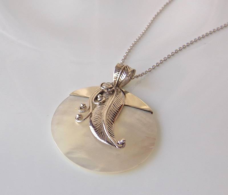 Vintage Sterling Halskette Perlmutt Scheibe Vintage Sterling Halskette Perlmutt Scheibe von CynthiasAttic