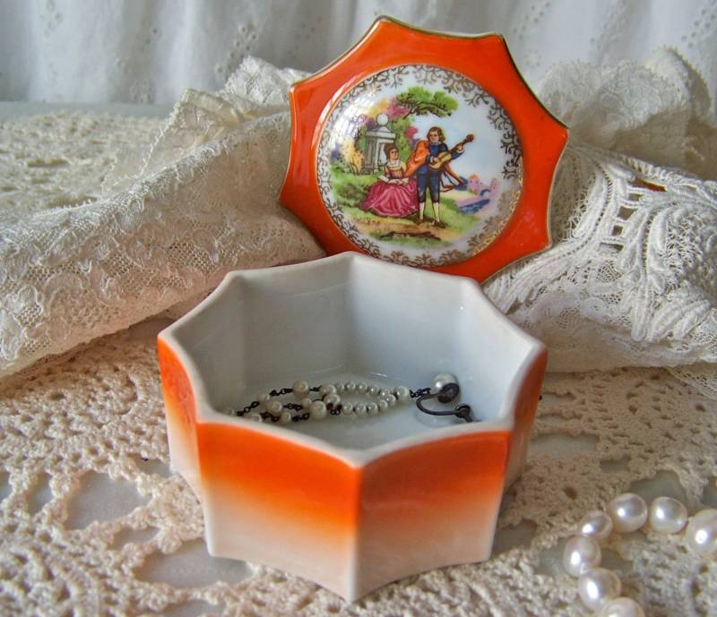 Vintage Trinket Box Brautpaar Knallorange von CynthiasAttic