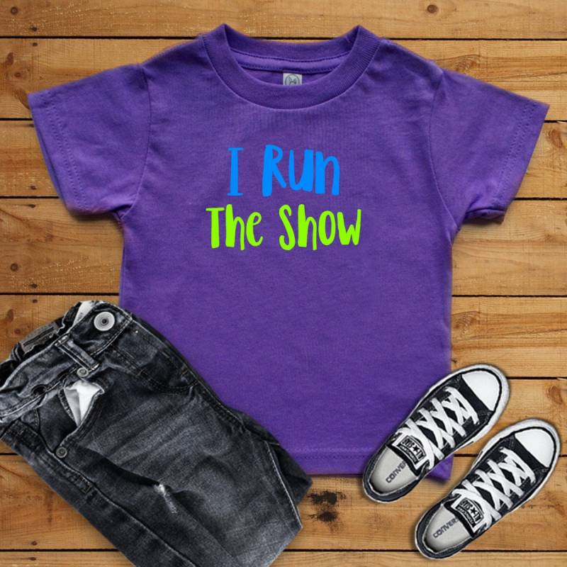 Ich Betreibe Die Show Lustige Kleinkind Shirt, Kleinkind-T-Shirt, Chef-Kid, Kinder Shirt Cool Kid, Kleinkind-T-stücke, Kleinkind-Kleidung von CypressKidsBoutique