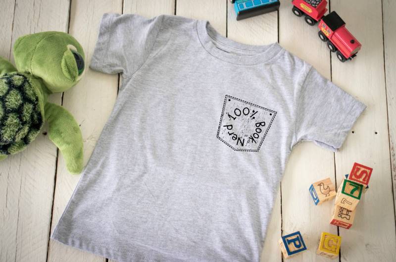 Süße 100 % Buch Nerd Zitat Kurzarm Kinder T-Shirt von CypressKidsBoutique