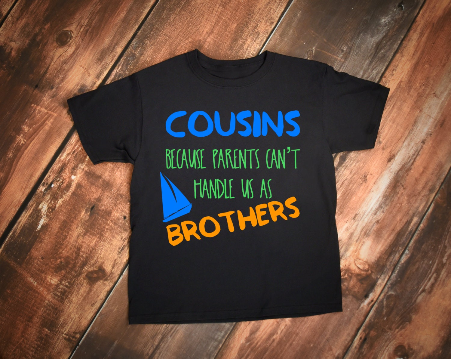 Süße Cousins Weil Eltern Uns Nicht Umgehen Können, Wie Brüder Jugend Kurzarm T-Shirt Zitat von CypressKidsBoutique