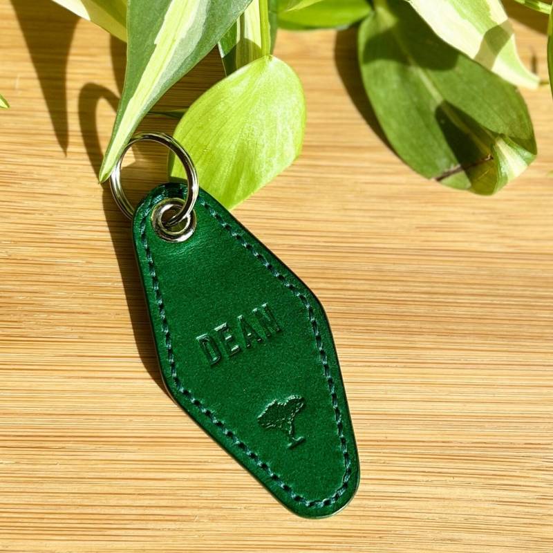 "Motel Schlüsselanhänger "Motel" von CypressLeather