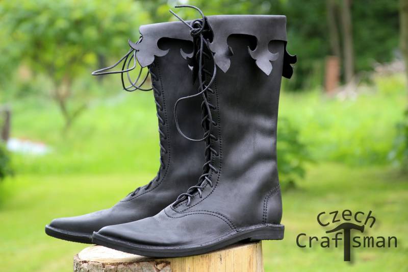Hohe Schuhe Mit Zackenbund von CzechCraftsman