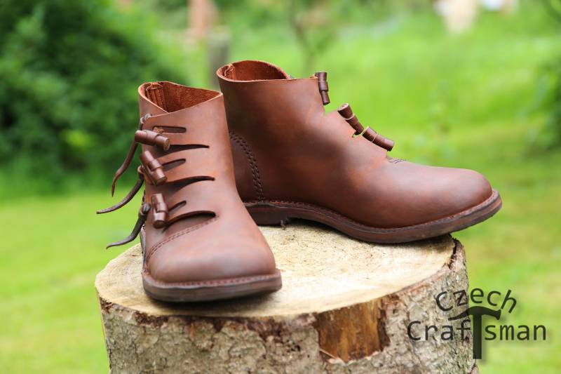 Wikinger-Hedeby-Schuhe Mit Lederknöpfchen von CzechCraftsman