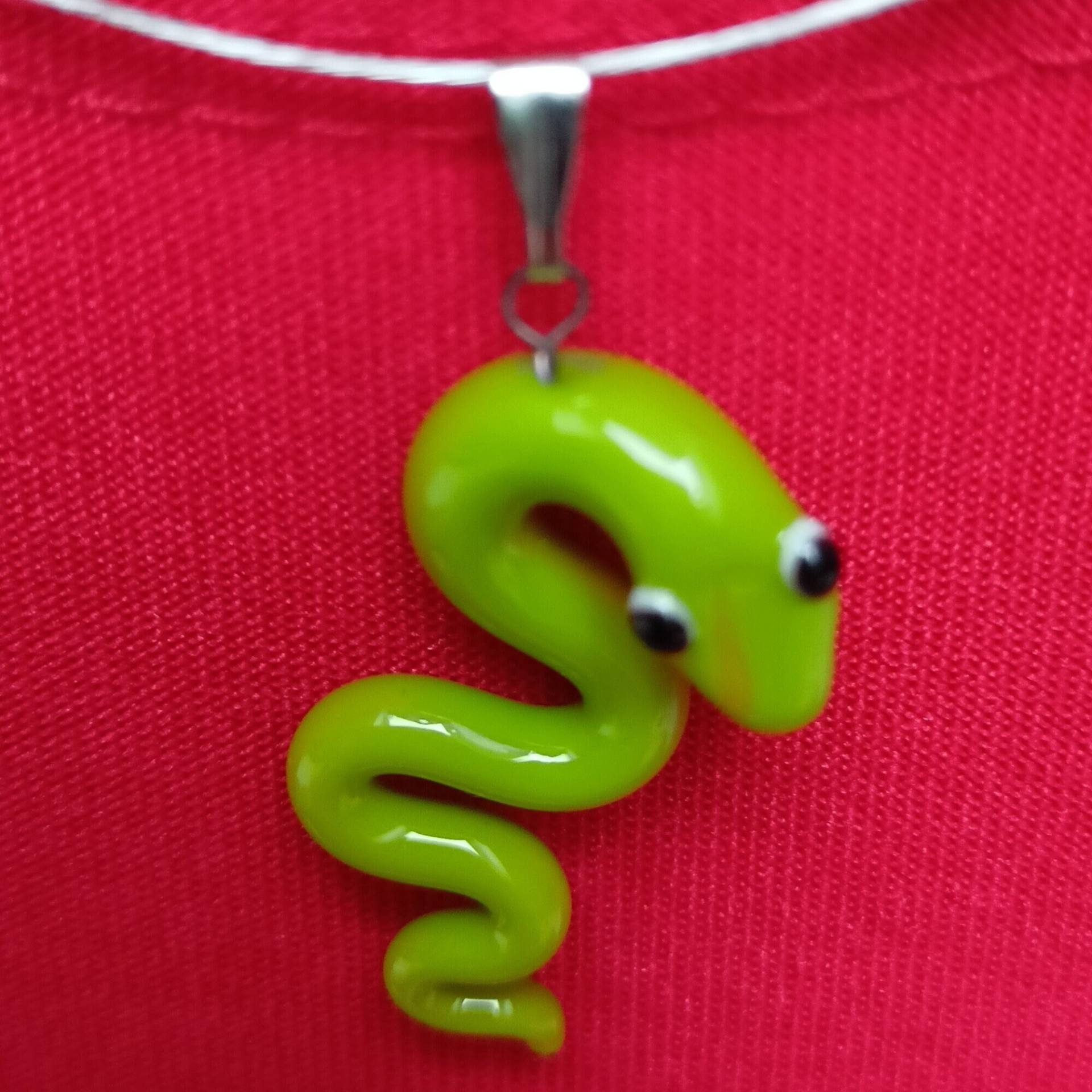 Grüner Mamba Glas Anhänger, Niedliche Mini Tiere, Handgemachter Glasschmuck von CzechGlassShop
