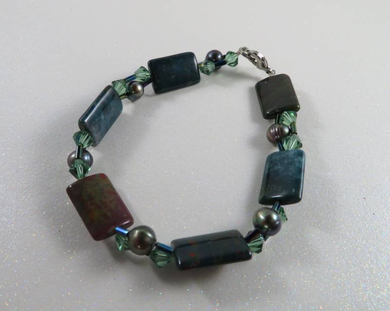 Grün, Glatt, Blutstein & Kristall Armband Grün, Glatt, Blutstein & Kristall Armband von D3CreationsByStacey