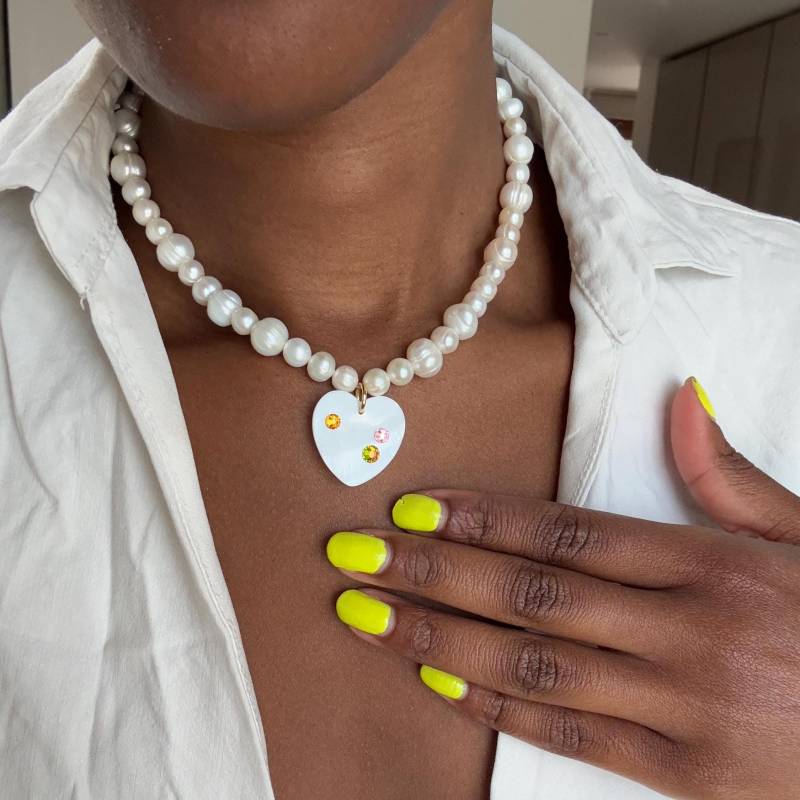 Elegante Süßwasserperlenkette - Perlmutt Herz Anhänger Mit Bunten Kristallakzenten, Handgemachter Schmuck, Geschenk Für Sie, Zarter Look von DAIXO