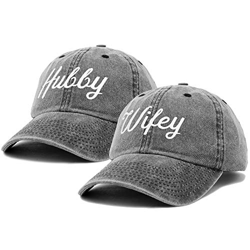DALIX Wifey Hubby Pärchen Dad Hats Baseball Caps Geschenkset 2 Stück in Washed Black von DALIX