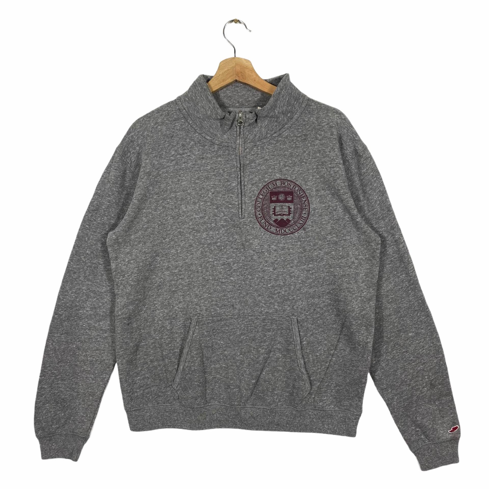 Vintage Boston College Half Zip Sweatshirt L Size But Fit To M Größe Grau Farbe von DAMBROWNByDAM