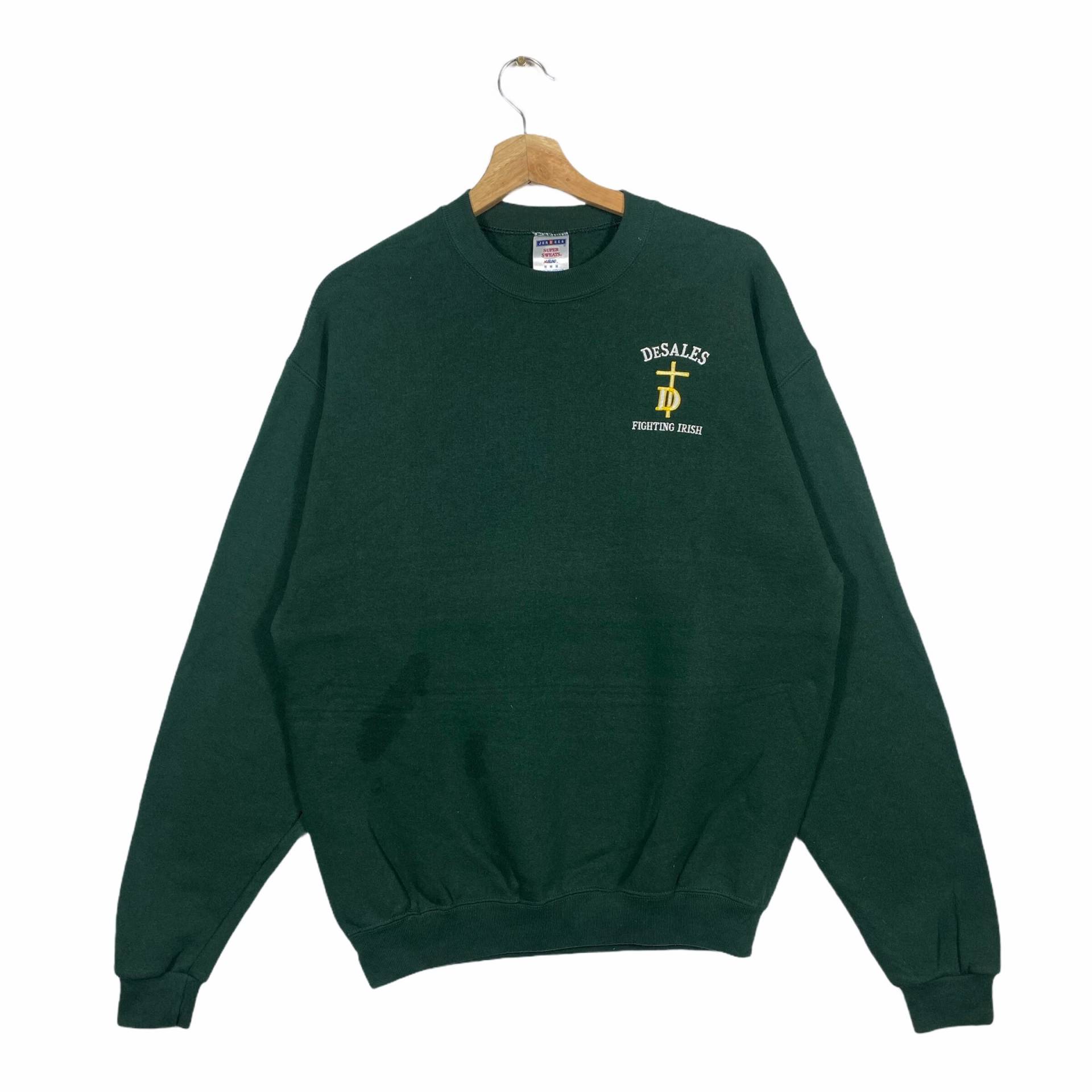 Vintage Desales Fighting Irish Sweatshirt M Größe Grün Farbe von DAMBROWNByDAM
