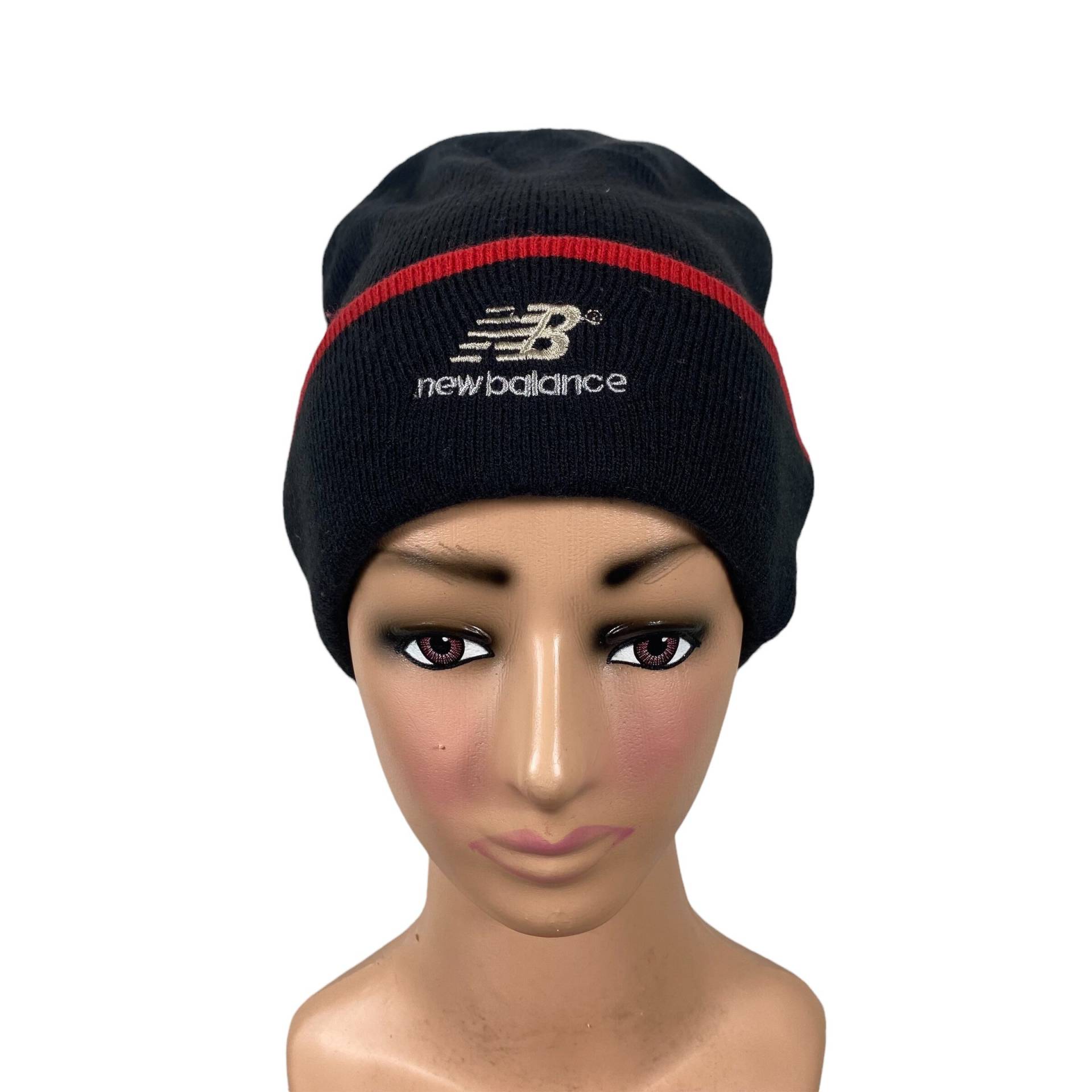 Vintage New Balance Stickerei Beanie Unisex Schwarz Farbe von DAMBROWNByDAM