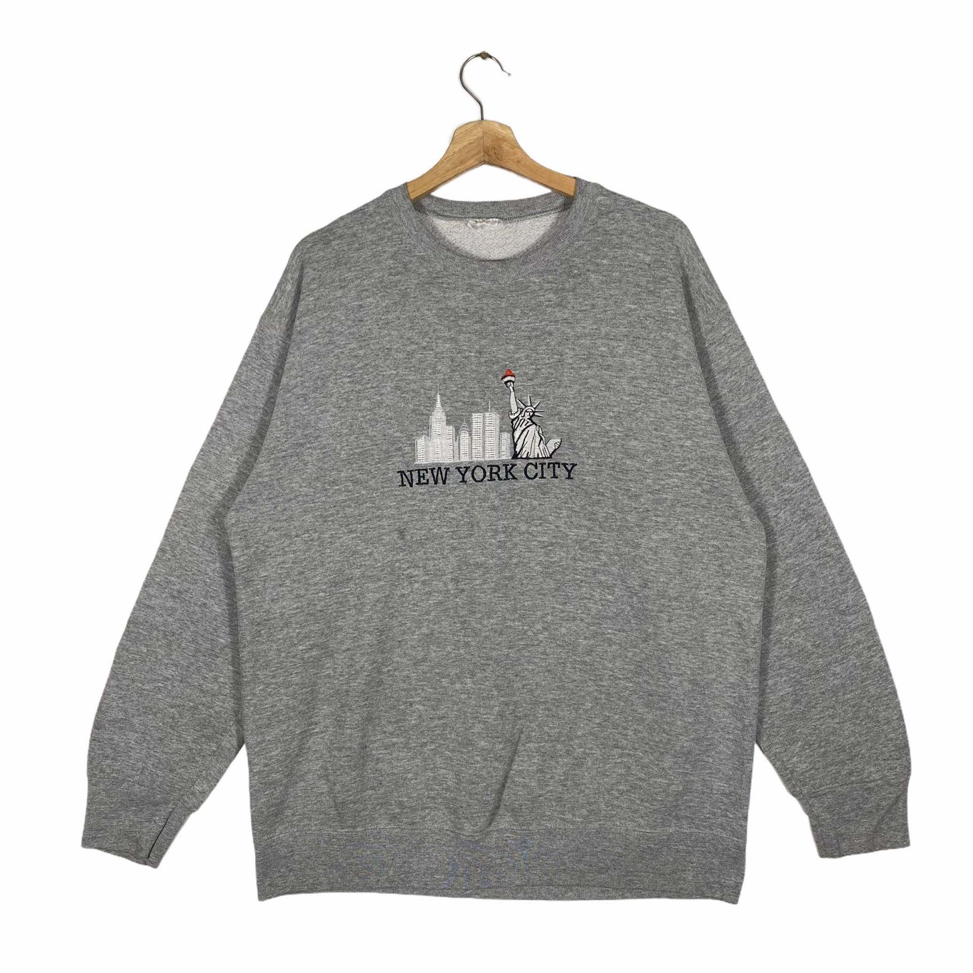 Vintage New York City Sweatshirt L Größe Graue Farbe von DAMBROWNByDAM