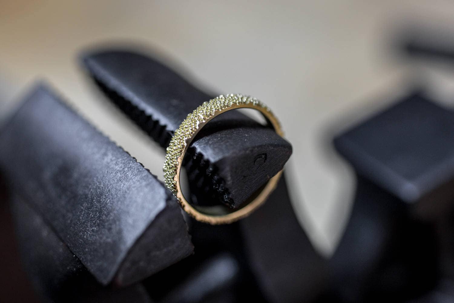 14K Gold Filigranes Hochzeitsband Frauen, Strukturiertes von DANAKRESPIJEWELRY