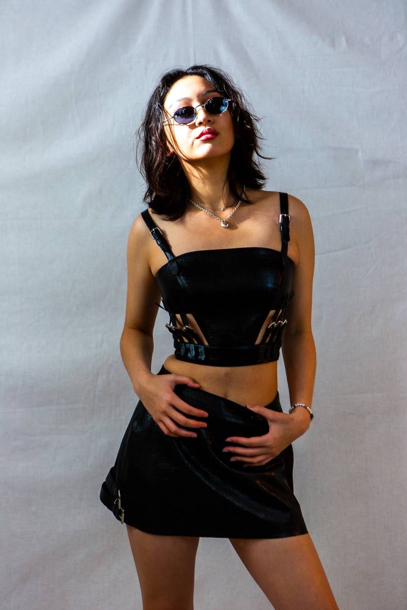 Leder-Crop-Top Mit Offenen Schnallen | Bauchfreies Top Frauen Handarbeit Echtes Leder Verstellbare Junggesellinnenabschied Geschenk von DANEClothingDesigns