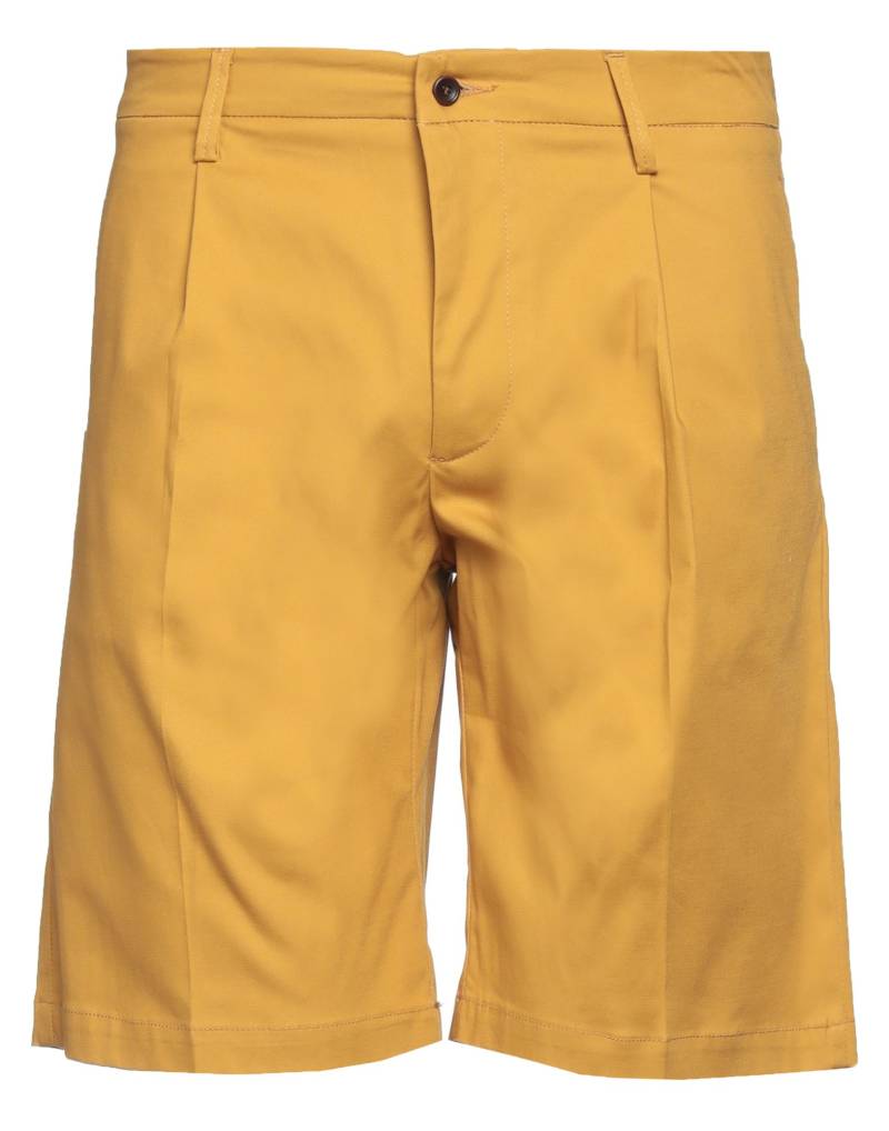 DANIELE ALESSANDRINI HOMME Shorts & Bermudashorts Herren Senf von DANIELE ALESSANDRINI HOMME