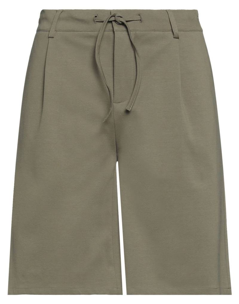 DANIELE ALESSANDRINI Shorts & Bermudashorts Herren Militärgrün DANIELE ALESSANDRINI Shorts & Bermudashorts Herren Militärgrün von DANIELE ALESSANDRINI