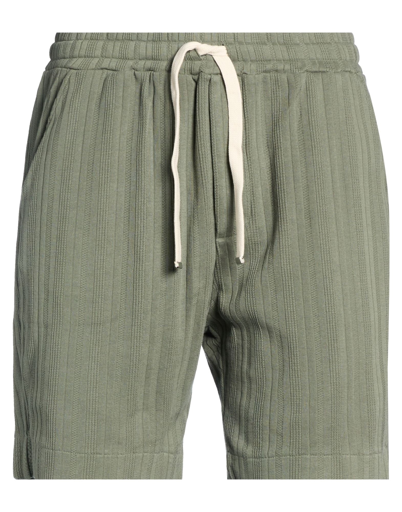 DANIELE FIESOLI Shorts & Bermudashorts Herren Militärgrün DANIELE FIESOLI Shorts & Bermudashorts Herren Militärgrün von DANIELE FIESOLI