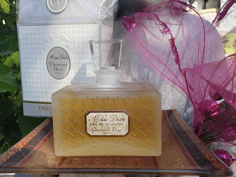 Parfums Dior Miss Eau De Toilette 100 Ml, Voller Glasdeckel, Fleckiges Etikett in Der Blisterverpackung Parfums Dior Miss Eau De Toilette 100 Ml, Voller Glasdeckel, Fleckiges Etikett in Der Blisterverpackung von DANPARFUMSVINTAGE