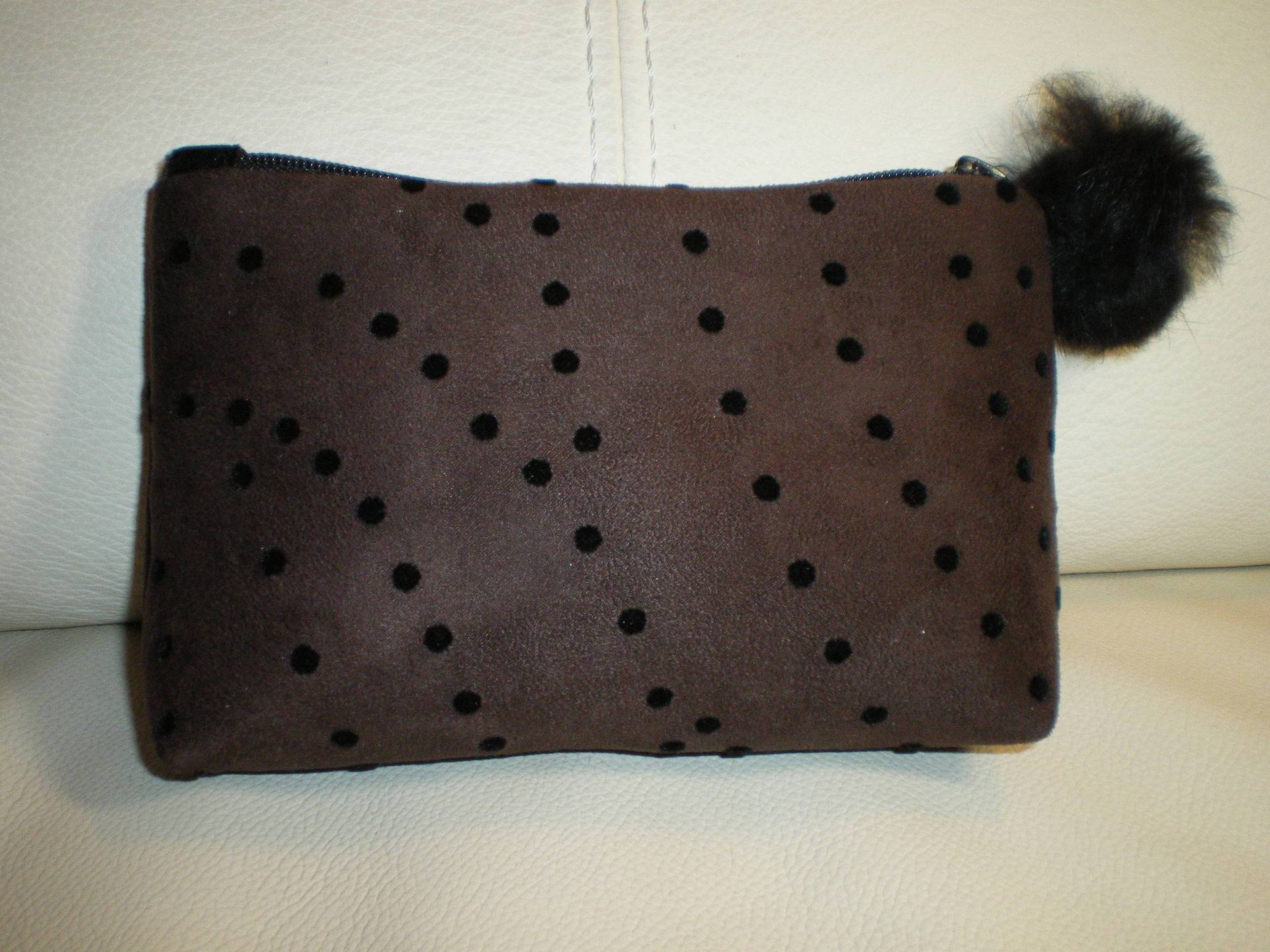 Kleine Schminktasche Aus Veloursleder Und Samtpolka Dots? Zip-Verschluss? Kleine Schminktasche Aus Veloursleder Und Samtpolka Dots? Zip-Verschluss? von DANYCOUDCREATIONS