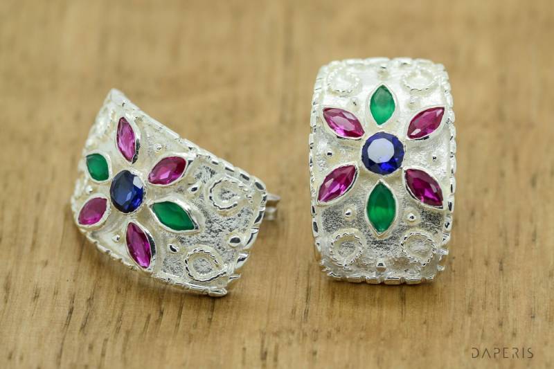 Byzantinerohrringe, Mittelalterliche Ohrringe, Rubine, Smaragde, Saphire-925 Sterlingsilber, Platiniert von DAPERIS