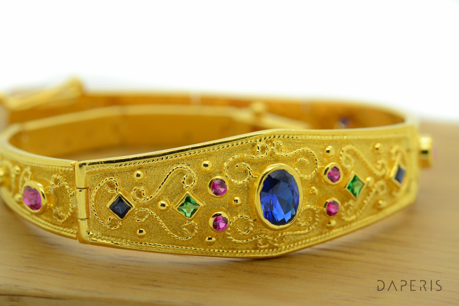 High End Schmuck, Byzantine Gold Armband, Rubine Smaragd Saphire Etruskisch Griechisch Edelstein Armband Aus Massivem Gelb High End Schmuck, Byzantine Gold Armband, Rubine Smaragd Saphire Etruskisch Griechisch Edelstein Armband Aus Massivem Gelb von DAPERIS