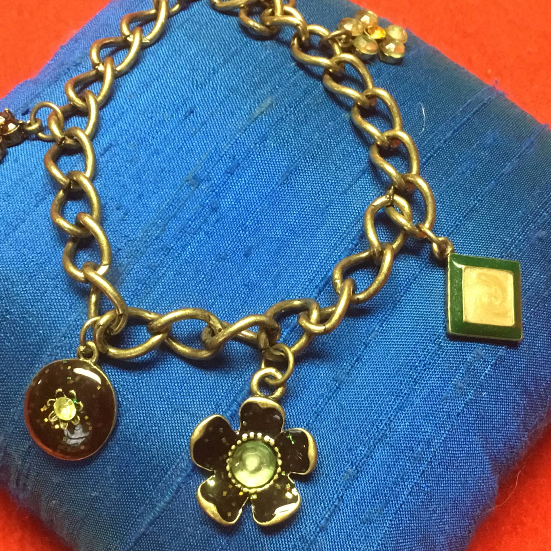 Einzigartiges Vintage Charm Armband von DASAJUHAMA