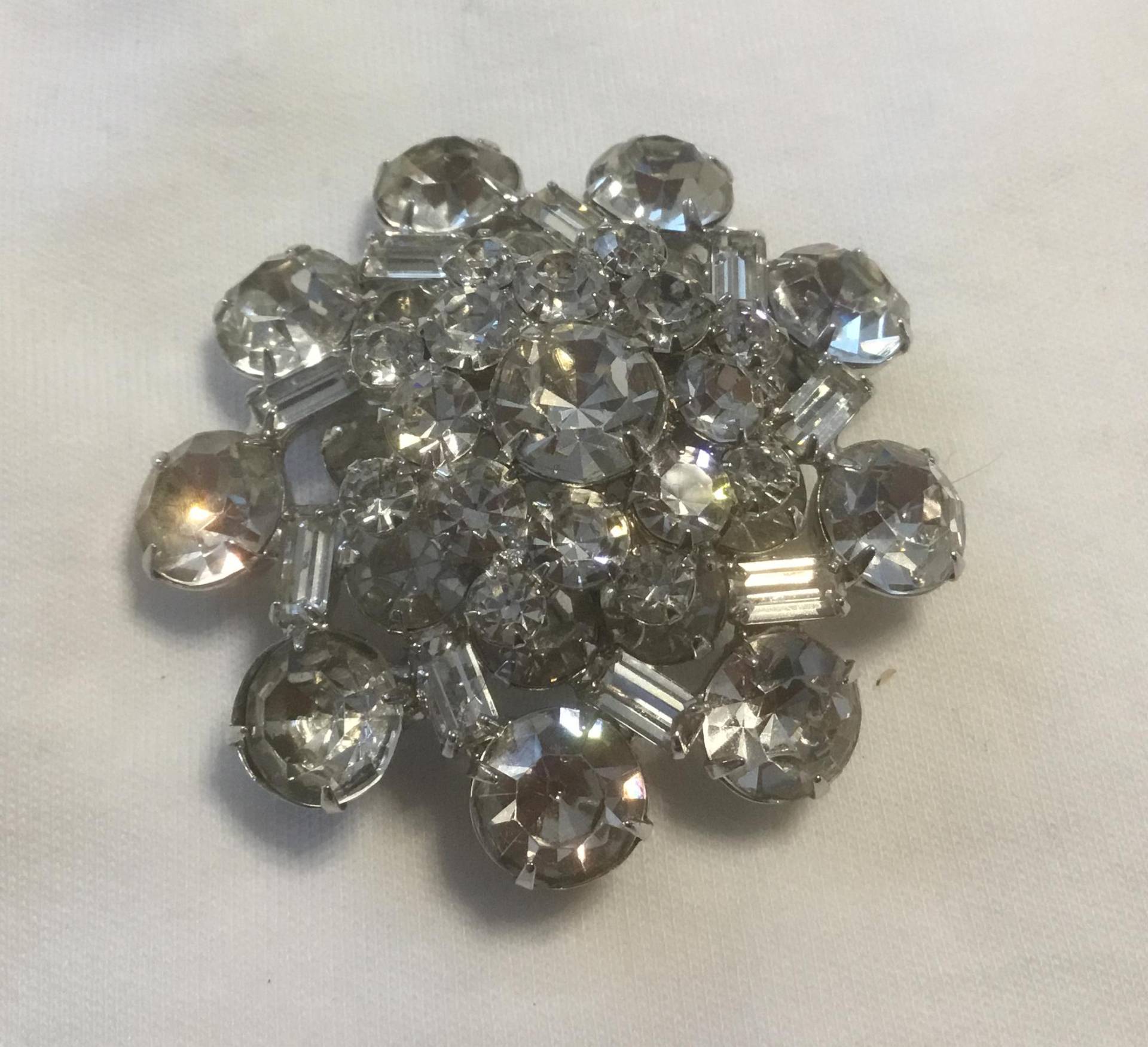 Gewölbte Strass Brosche Vintage Funkeln von DASAJUHAMA