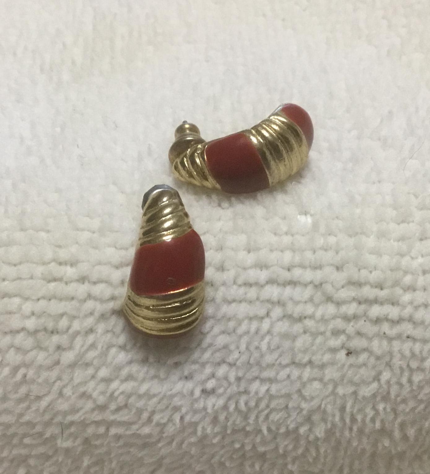 Gold Red Post Ohrringe Vintage von DASAJUHAMA