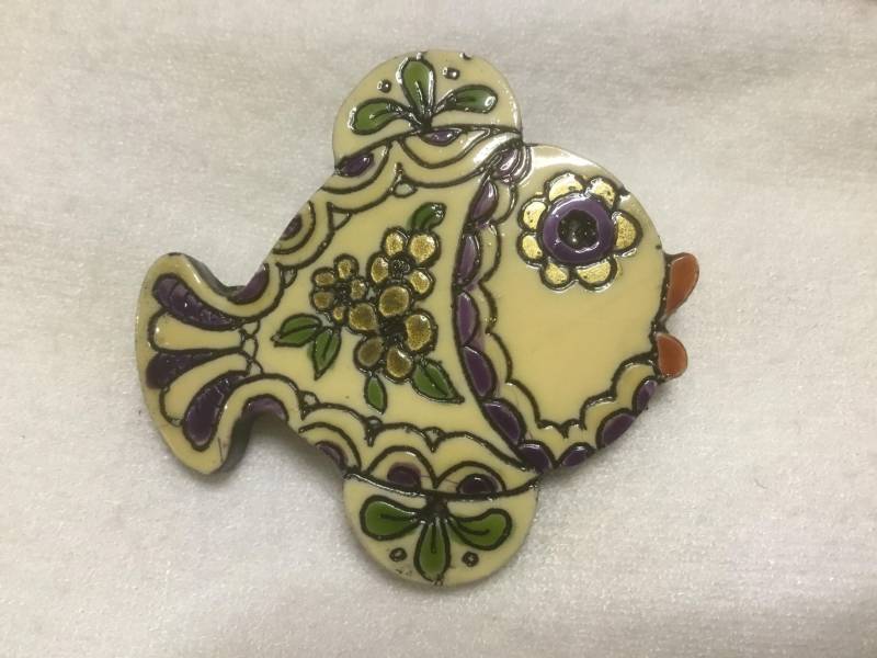 Verzierte Fisch Pin Brosche Signiert von DASAJUHAMA