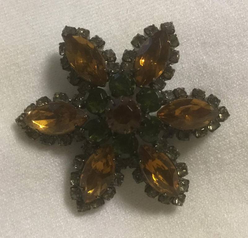 Vintage Citrin Peridot Farbene Strass Blumen Brosche von DASAJUHAMA
