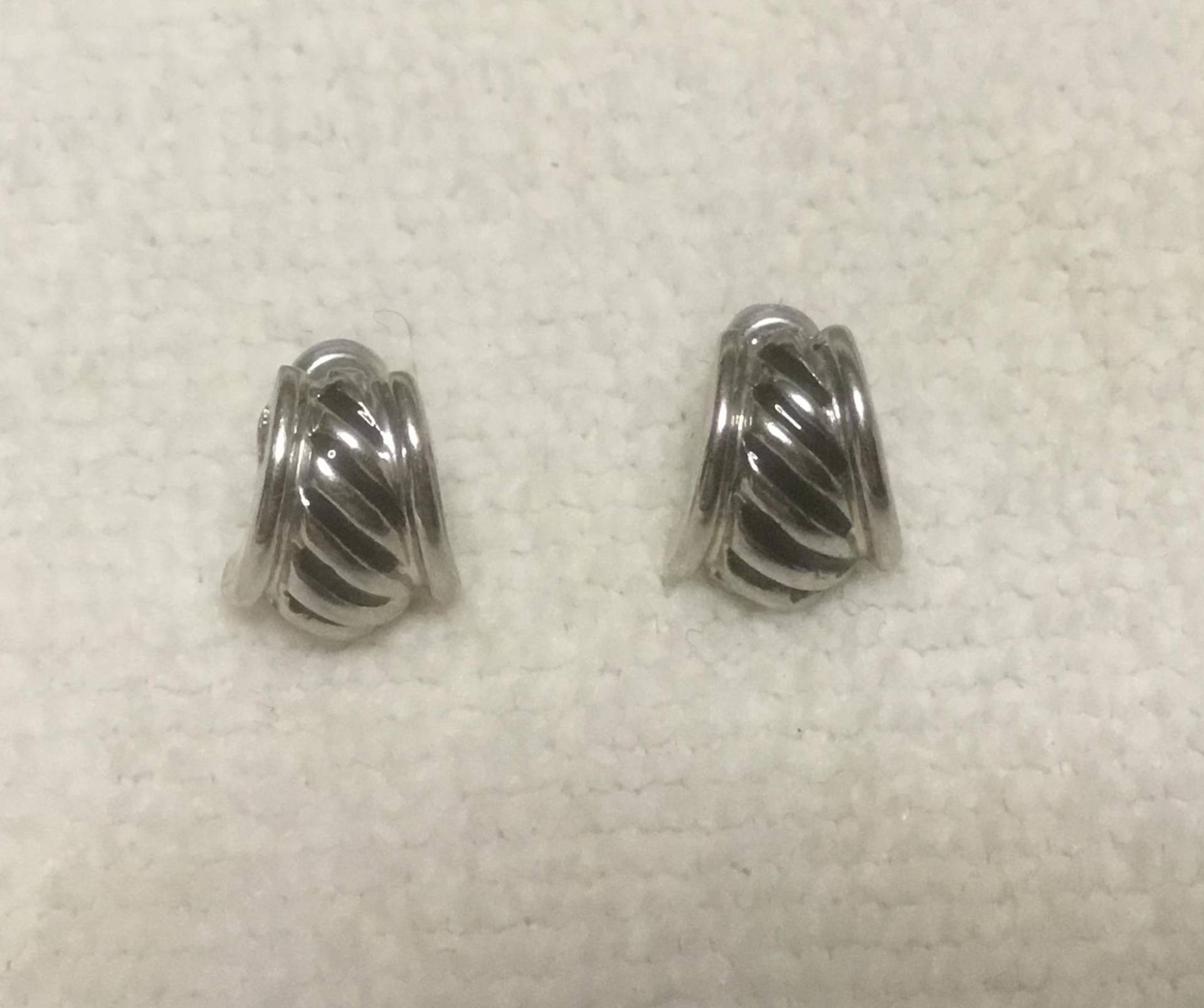 Vintage Silberfarbene Ohrstecker von DASAJUHAMA