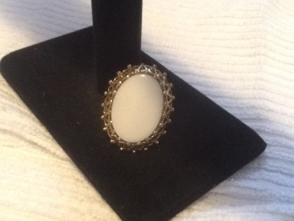 White Glass Adjustable Cocktailring von DASAJUHAMA