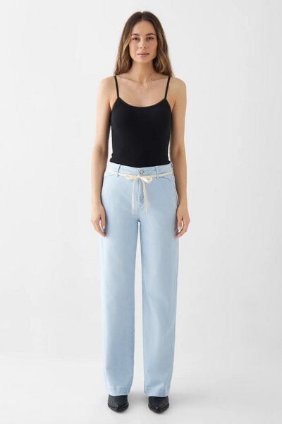 DAWN DEW Flared Soft Denim - French Pocket von DAWN