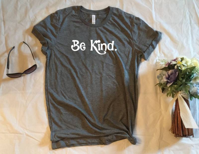 Sein Art Hemd, Freundlichkeit Shirt, Inspirierende Shirt Frauen, Triblend Weiche Positive Nachricht T-Shirt, Weihnachts-Geschenk-Shirt von DBAJustHerStyle