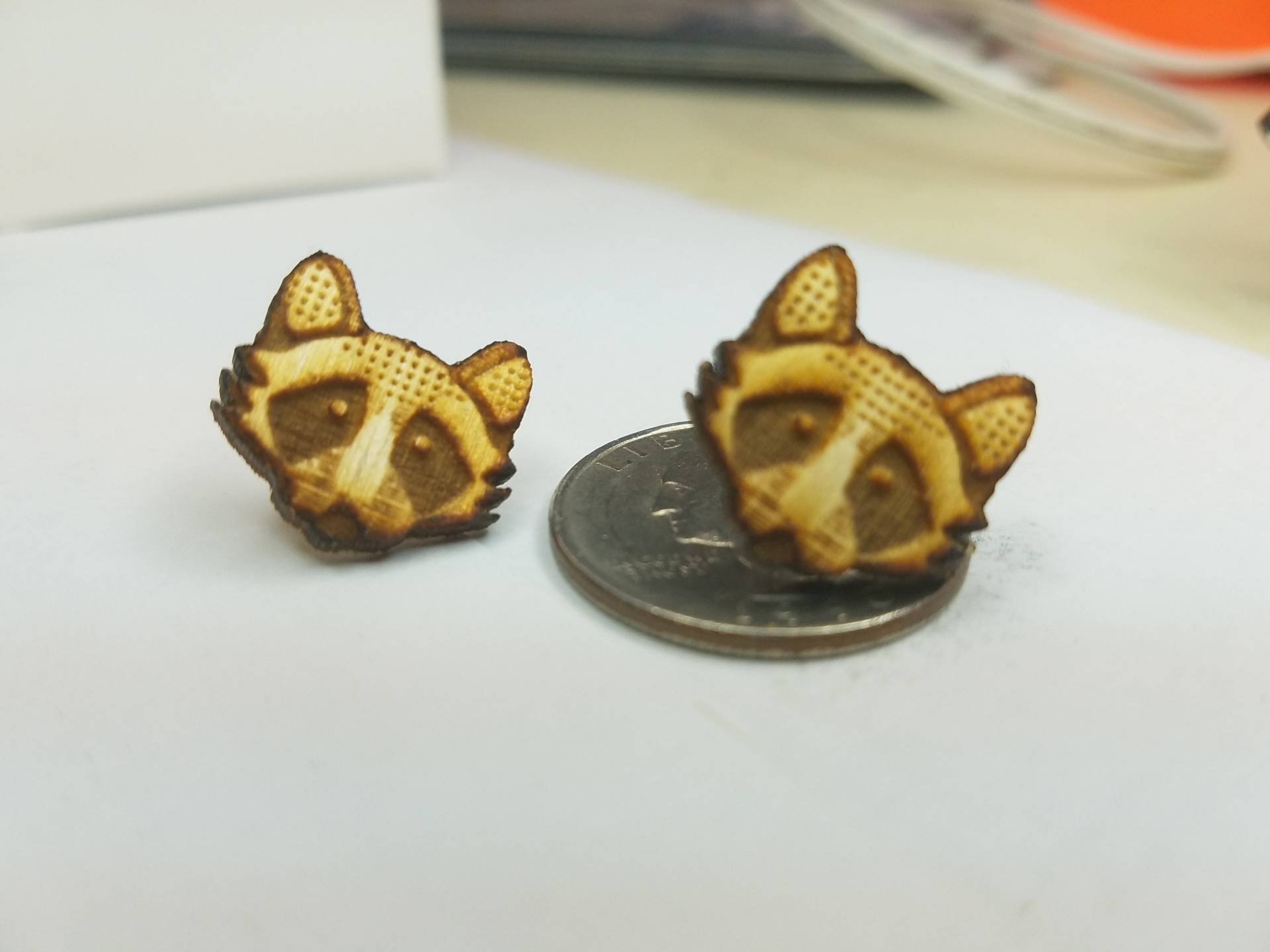 Waschbär Holz Ohrstecker Mit Edelstahl Pierced Posts Selbstgemacht Waschbär Holz Ohrstecker Mit Edelstahl Pierced Posts Selbstgemacht von DCMakerLabs