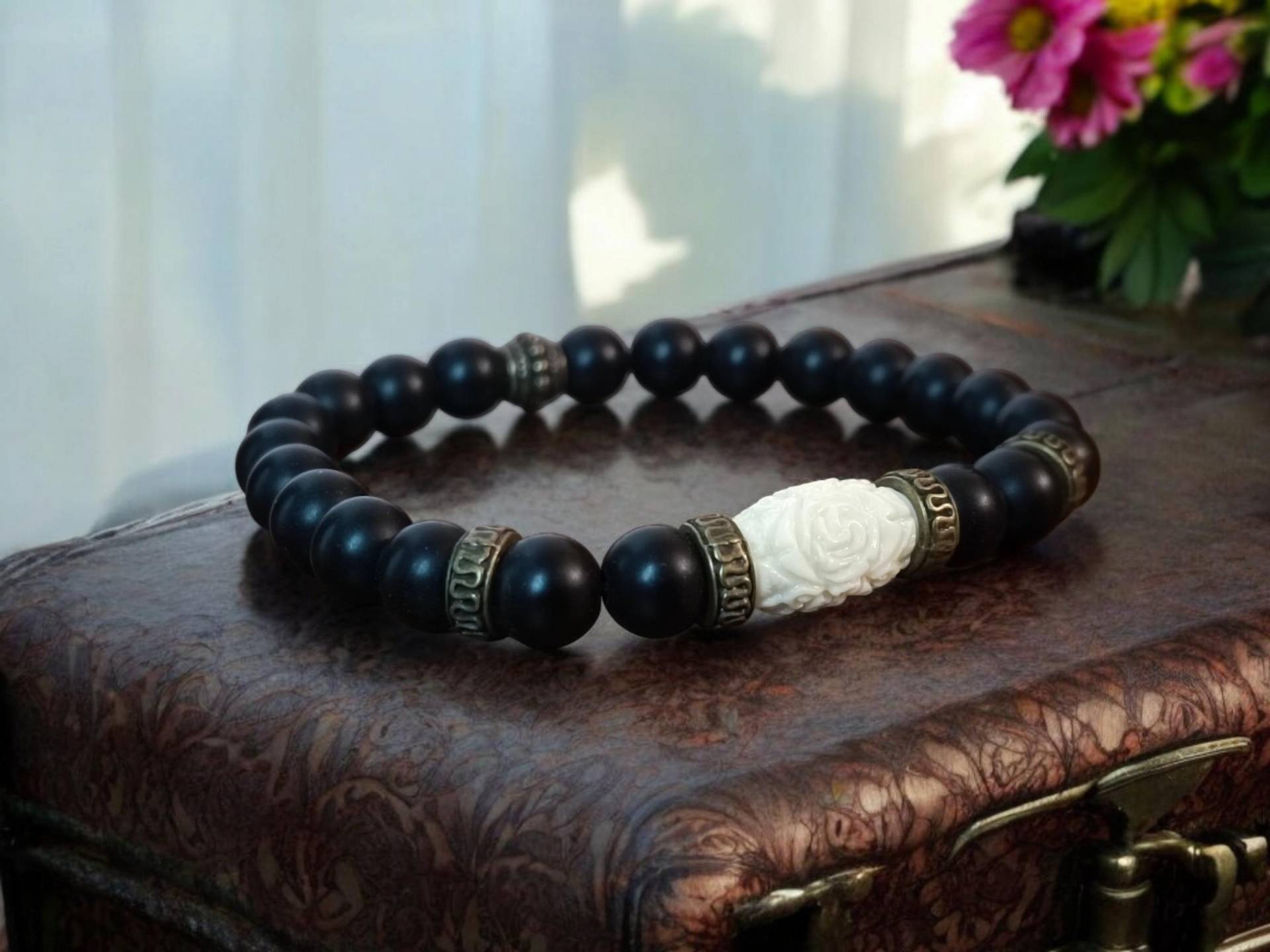 Einzigartiges Herrenarmband Aus Natürlichen Schwarzen, Weißen Und Bronzefarbenen Perlen - Handgefertigter, Eleganter Raffinierter Schmuck Für von DCOBYArt