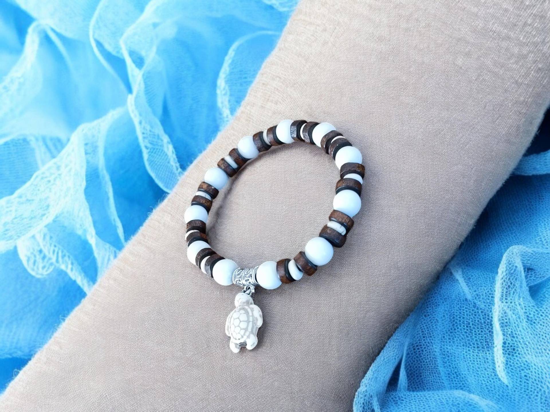 Handgefertigtes Herrenarmband Mit Naturholz - Und Steinperlen, Einzigartiges Gummiband Schildkrötenanhänger, Trendiger Herrenschmuck, Originelles von DCOBYArt