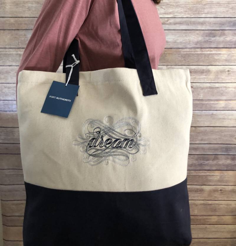 Blaue Bestickte Einkaufstasche "Dream"." Blaue Bestickte Einkaufstasche "Dream"." von DDLogowear