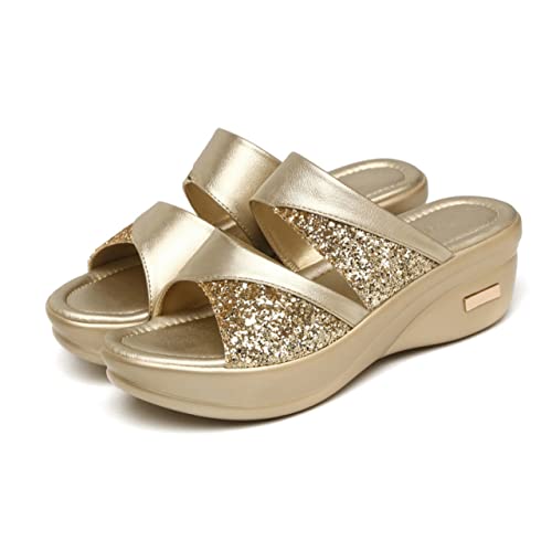 DEARMAMY Sommerliche Damen Wedges Pantoletten mit Dicker Keilsohle Modische Fischmaul Slipper für Freizeit und Strand Bequeme Goldfarbene Outdoor Sandalen von DEARMAMY
