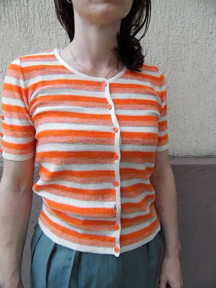 Gestreifte Strickjacke Mit Kurzen Ärmeln Gestreifte Strickjacke Mit Kurzen Ärmeln von DEFINITIVAVINTAGE