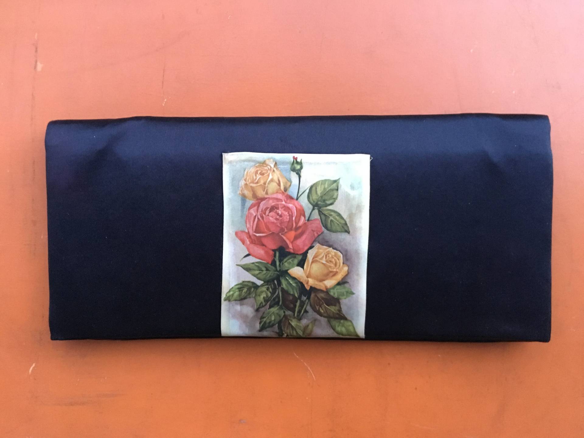 Satin Fifties Clutch, Abendtasche Mit Gemaltem Blumeneinsatz Und Spiegel - Made in Italy-Vintage Original-Hochwertige Handarbeit von DEFINITIVAVINTAGE