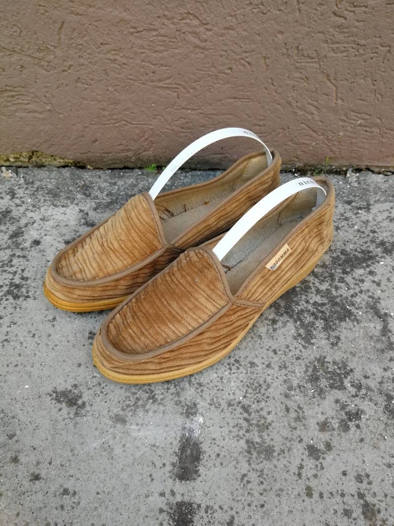 Vintage Cord Plateau Schuhe-Größe Ita 35-Beige Vintage Cord Plateau Schuhe-Größe Ita 35-Beige von DEFINITIVAVINTAGE