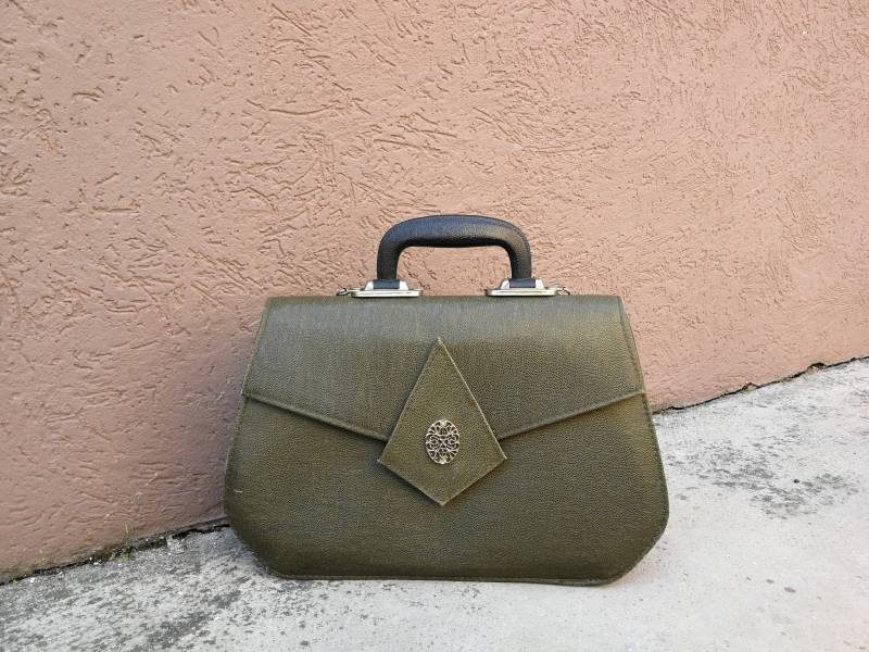 Vintage Tasche Mit Griff in Militärgrün - Made Italy Vintage Tasche Mit Griff in Militärgrün - Made Italy von DEFINITIVAVINTAGE