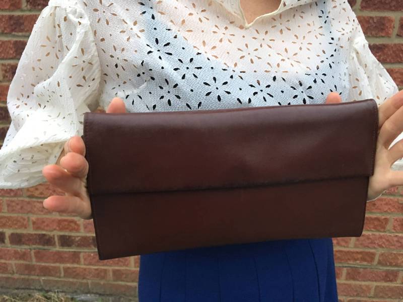 Vintage Wohnung Braun Clutch Umhängetasche Oder Handtasche Made in Italy Vintage Wohnung Braun Clutch Umhängetasche Oder Handtasche Made in Italy von DEFINITIVAVINTAGE